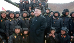 Xem xe tăng thi đấu, Kim Jong-un cười mãn nguyện