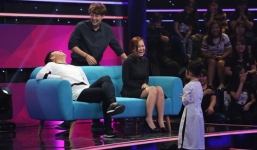 Bé gái 4 tuổi bắt chước giống hệt MC Trác Thúy Miêu