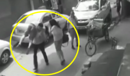 Thanh niên hạ gục người đàn ông giải cứu người đẹp trên phố