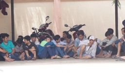 Vợ bị ép vào khách sạn, chồng huy động 35 người đến giải cứu 