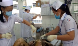 Người phụ nữ đổ xăng tự thiêu tại đám giỗ nhà chồng