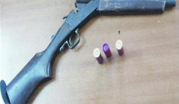 Người đàn ông bắn hàng xóm vì tranh cãi rồi thắt cổ tự tử