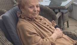 Hy hữu du khách đi vệ sinh ngay tại chỗ vì tiếp viên không cho dùng toilet