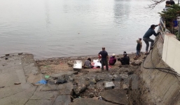 Mâu thuẫn với vợ, chồng ra cầu Bãi Chạy tự tử