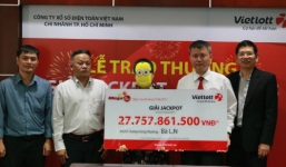Nữ tiểu thương quận 5 trúng giải độc đắc 27,7 tỷ đồng của Vietlott