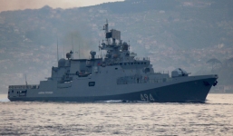 Nga điều chiến hạm đến gần tàu Mỹ đã dội tên lửa vào căn cứ Syria