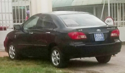 Chủ tịch huyện ở Cà Mau đi học bằng xe ô tô biển xanh