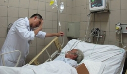 Thêm 2 người nhập viện do ngộ độc rượu methanol tại Hà Nội