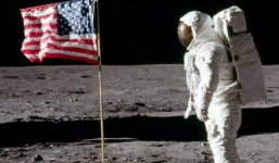 Các lá cờ Mỹ trên Mặt Trăng đang bị phân hủy