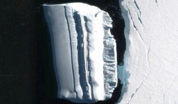 Video: Vật thể lạ 500m ở Nam Cực nghi là căn cứ của người ngoài hành tinh