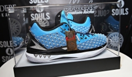 Đôi sneaker đắt nhất thế giới trị giá 91 tỷ đồng