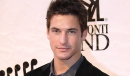 Ngôi sao người Mỹ 27 tuổi dùng súng tự tử trước mặt bạn bè