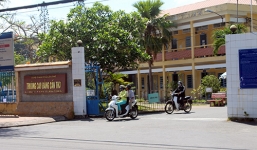 Trộm cạy cốp xe lấy mất hơn 50 bài thi của sinh viên