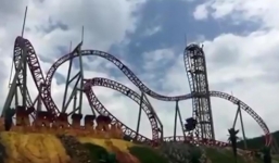 Video: Rơi từ tàu lượn siêu tốc cao 10m, du khách bị thương nặng