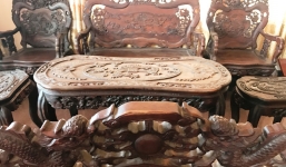 2 bộ bàn ghế tứ linh giá gần 10 tỷ đồng vẫn không bán