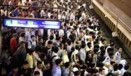 Ấn Độ: Phim người lớn được chiếu trên màn hình ga tàu điện