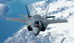 Hai máy bay ném bom Nga bất ngờ áp sát không phận Mỹ