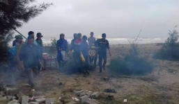 Thanh Hóa: Phát hiện hai thi thể biến dạng dạt vào bờ biển chỉ trong 6 ngày