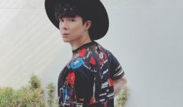 Nathan Lee khoe set đồ hiệu chụp hình album có giá 300 triệu