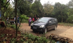 Bộ Nội vụ làm rõ việc cán bộ huyện dùng xe biển xanh đi lễ chùa