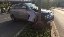 Hàng loạt ô tô gặp nạn vì dầu nhớt đổ tràn ra đường