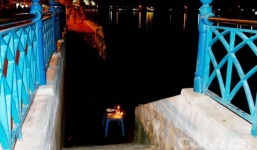 Thi bơi với 2 đứa trẻ, người đàn ông bị chết đuối