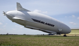 Video: Hy hữu cảnh máy bay lớn nhất thế giới đâm chúi đầu xuống đất