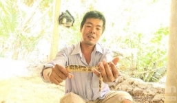 Người dân bắt được con lươn có hình thù kỳ lạ