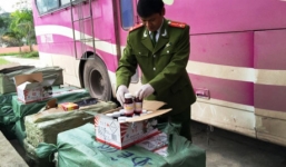 Nam sinh bơm thuốc tăng trưởng vào bình nước trả thù bạn