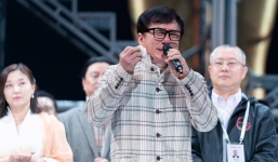 Thành Long nghẹn ngào khóc thừa nhận từng bất hiếu với mẹ đẻ