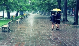 Thời tiết ngày 24/4: Hà Nội xuất hiện mưa rào