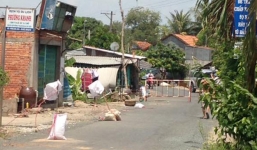 An Giang: Phong tỏa đoạn đường có vết nứt dài 200 m gần 'hố tử thần'