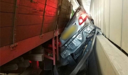 Tài xế sống sót thần kỳ khi bị container chèn nát