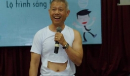 Bộ GD-ĐT yêu cầu ĐH Hoa Sen báo cáo vụ “giáo sư mặc quần đùi”