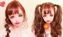 Cô gái bị gọi là 'ma nữ' vì lạm dụng dao kéo, photoshop