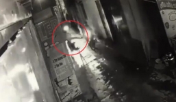 Bị 'soái ca' đạp ngã xe, 2 tên cướp cuống cuồng bỏ của chạy lấy người