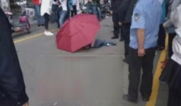 Bắt chước hoạt hình cầm ô nhảy lầu, cậu bé 10 tuổi nguy kịch