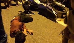 2 tên cướp iPhone 7 bị người dân đạp ngã sóng soài