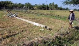 Ninh Thuận: Trụ điện trung thế đổ khiến 1 người thiệt mạng, 1 người bị thương