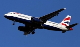 Tranh cãi với tổ bay, hai hành khách bị bỏ lại một căn cứ quân sự