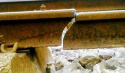 Đường ray ở Hải Dương gãy đôi, tàu chở 1.000 khách dừng khẩn cấp