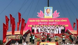 Lễ thượng cờ Ngày hội thống nhất tại đôi bờ Hiền Lương lịch sử