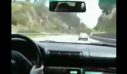 Video: Kinh ngạc tài xế Audi đánh lái thoát tai nạn trong gang tấc