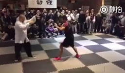 Sư phụ Thái cực quyền bị võ sĩ MMA knock-out trong 10 giây