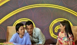 Phi Nhung dụ dỗ Hoài Linh hôn mình trên sóng truyền hình