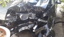 'Xế hộp' BMW tông vào gốc me, Chủ tịch huyện Côn Đảo tử vong