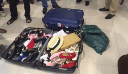 Vali đầy búp bê và quần áo trẻ em của bác sĩ 69 tuổi bệnh hoạn, lạm dụng 4 bé gái