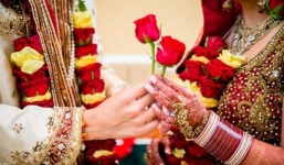 Cô dâu bỏ hủy hôn với chú rể tại lễ cưới, quay ngoắt sang cưới khách đến dự