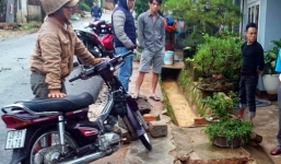 Bị cuốn xuống mương khi rọn rác, cụ ông 73 tuổi nguy kịch