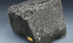  Mảnh thiên thạch gần 4,6 tỷ năm tuổi được mang ra đấu giá ở New York